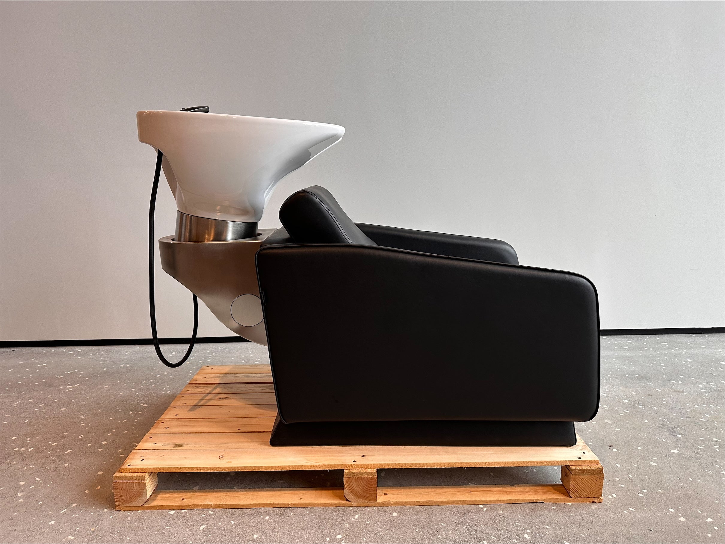 Zippy - Sillón de peluquería lavacabezas negro - Cubeta blanca MODELO DEMO
